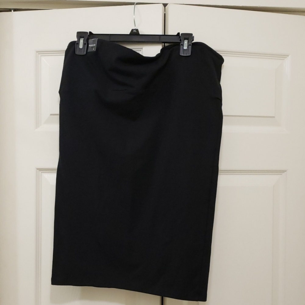NWOT Torrid Black Skirt